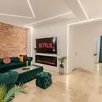 Luxury Living: Smart 2Br Apartment At Unirii Square