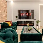 Luxury Living: Smart 2Br Apartment At Unirii Square