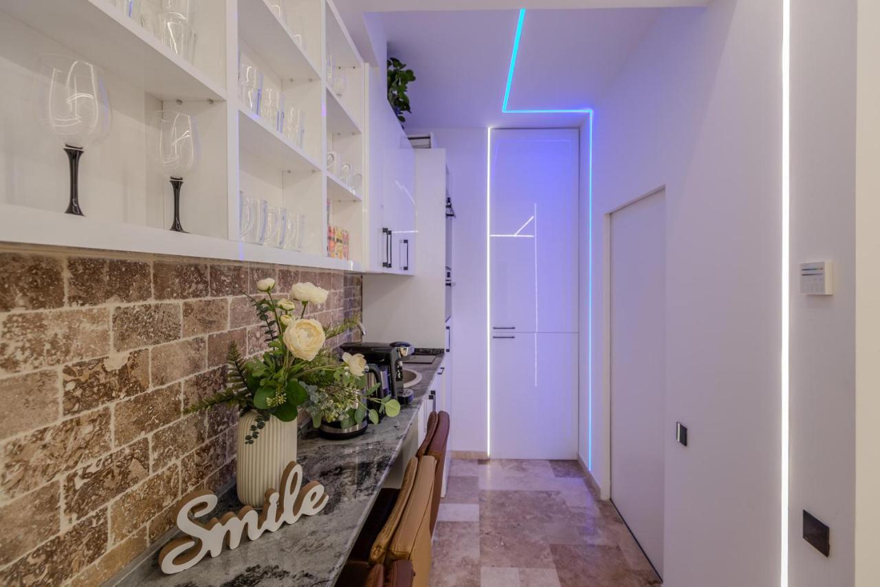 Luxury Living: Smart 2br At Unirii Square * Bucarest