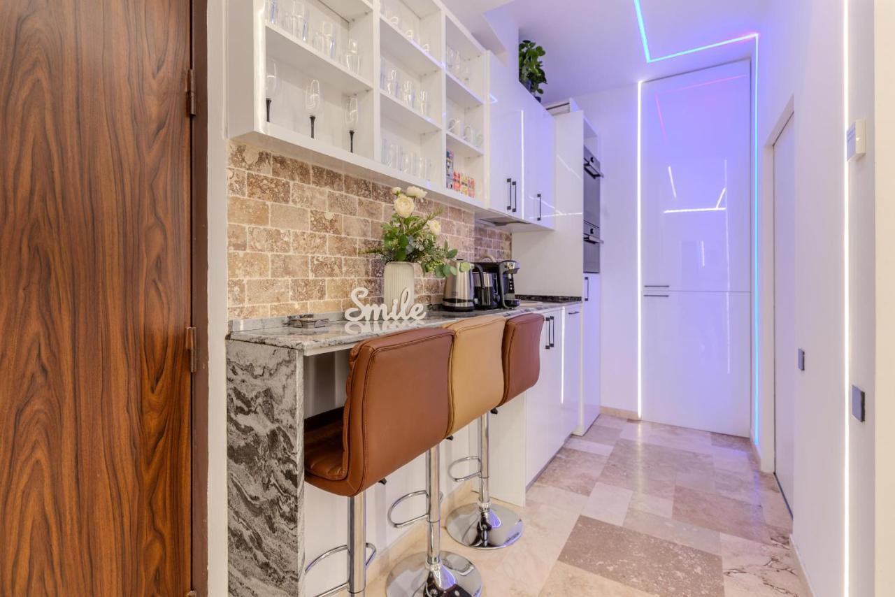 Appartamento Luxury Living: Smart 2br At Unirii Square Bucarest